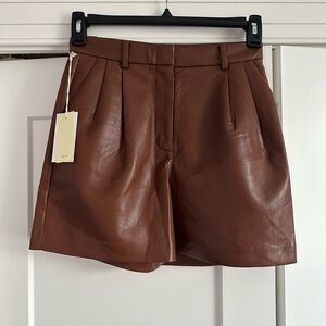 NWT 🤎 Aritzia Wilfred vegan leather shorts in cognac